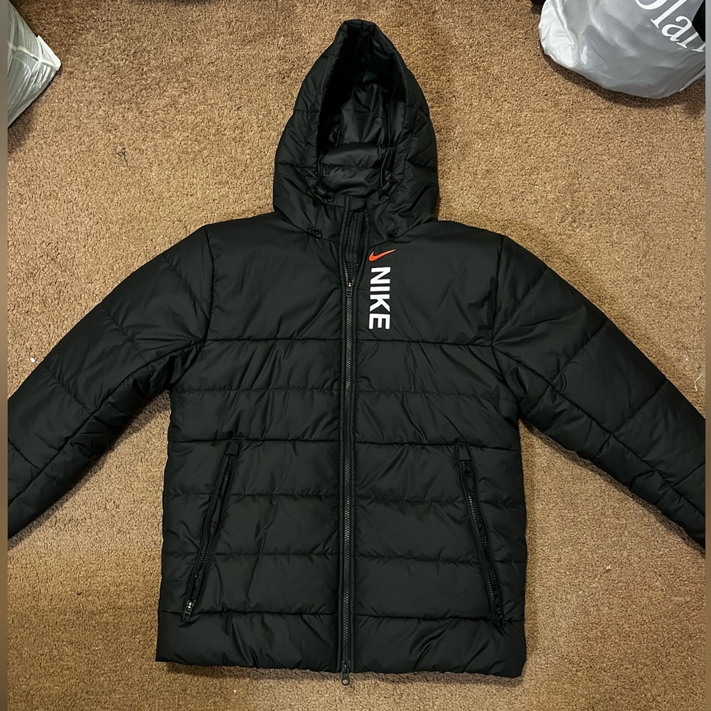 Nike Men’s Large Black Hooded Puffer Coat